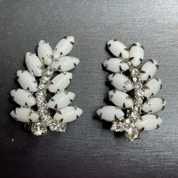Milk Glass & Rhinestone Climber Clip On Earrings Vintage Navette - Picture 5 of 8